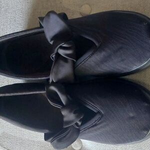 BZEES elegant Black Women's Shoes with Bow Detail.... Some Life Left In Them